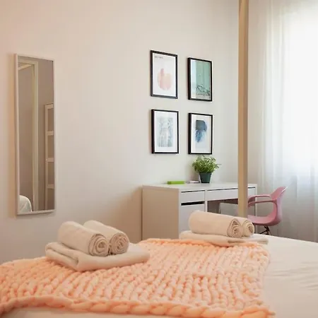 Lucky Near Train Station And Center *